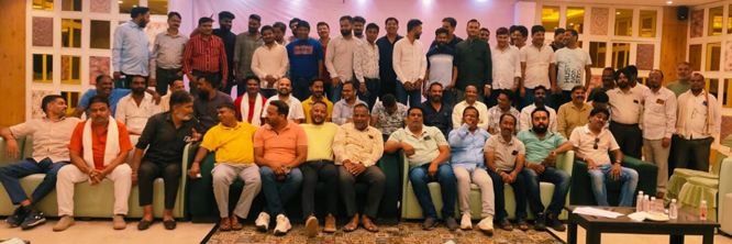 परिवहन समितियों से परेशान 150 वाहन मालिक प्रशासन को अपनी वाहन साैंपेंगे 